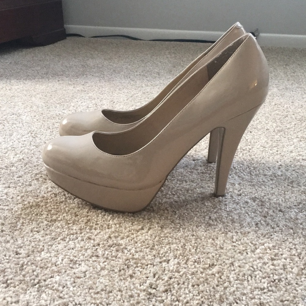 G by Guess Vittana nude platform pumps